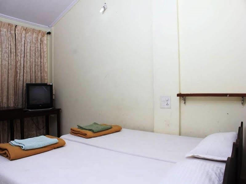 Oyo 833 Hotel Prince Santosh Holiday Homes Арпора Екстериор снимка